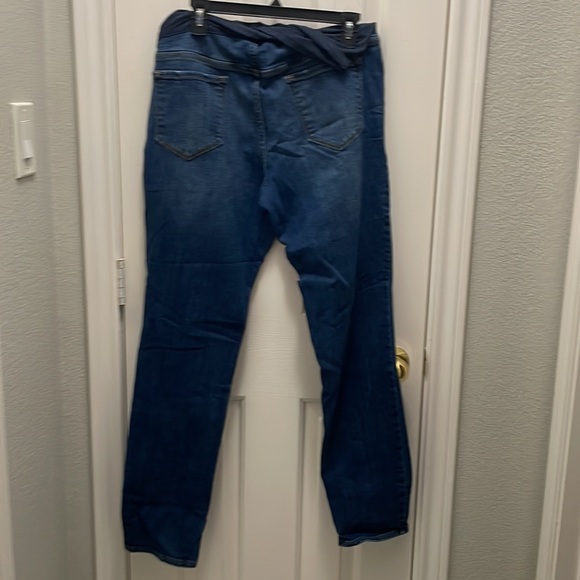 Old Navy Maternity Jeans - Picture 2 of 8